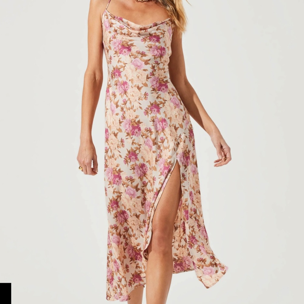 ASTR The Label Gaia Floral Midi Dress